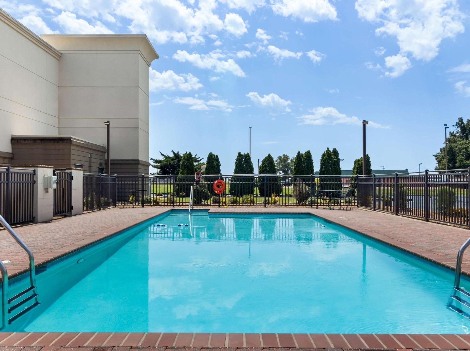 Hampton Inn Blytheville Buitenkant foto